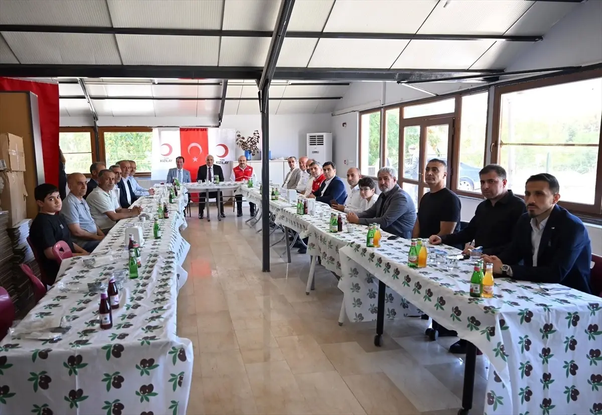 Diyarbakır Valisi Zorluoğlu, Türk Kızılay Bağışçılarıyla Bir Araya Geldi