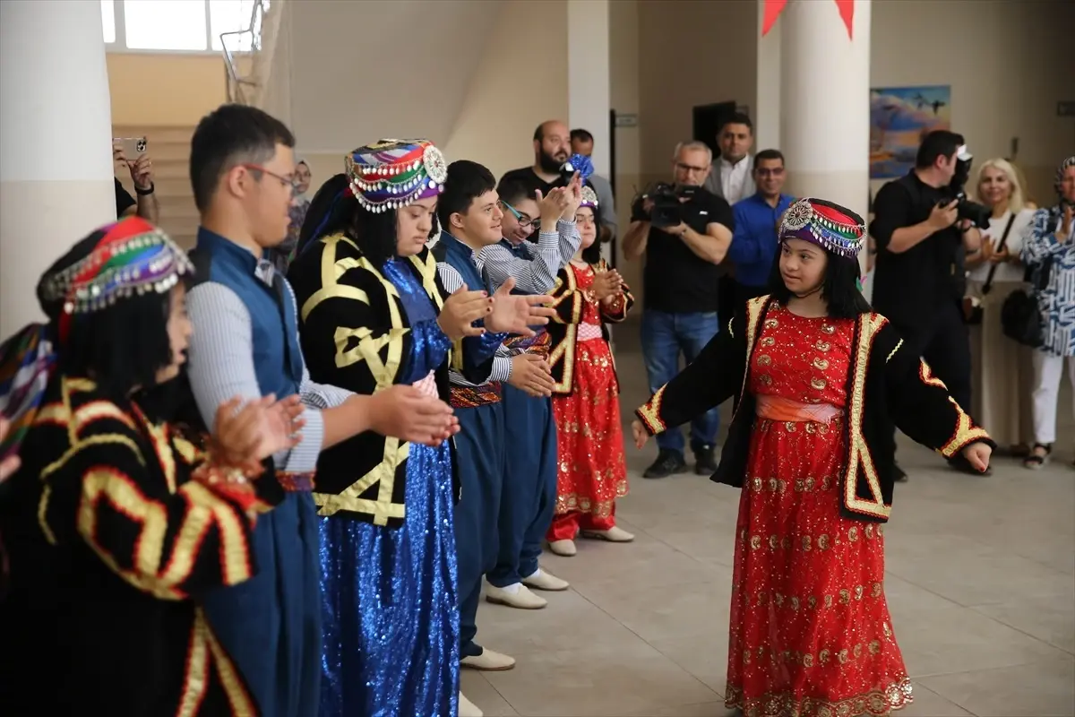 Güneydoğu'da Karneler Dağıtıldı