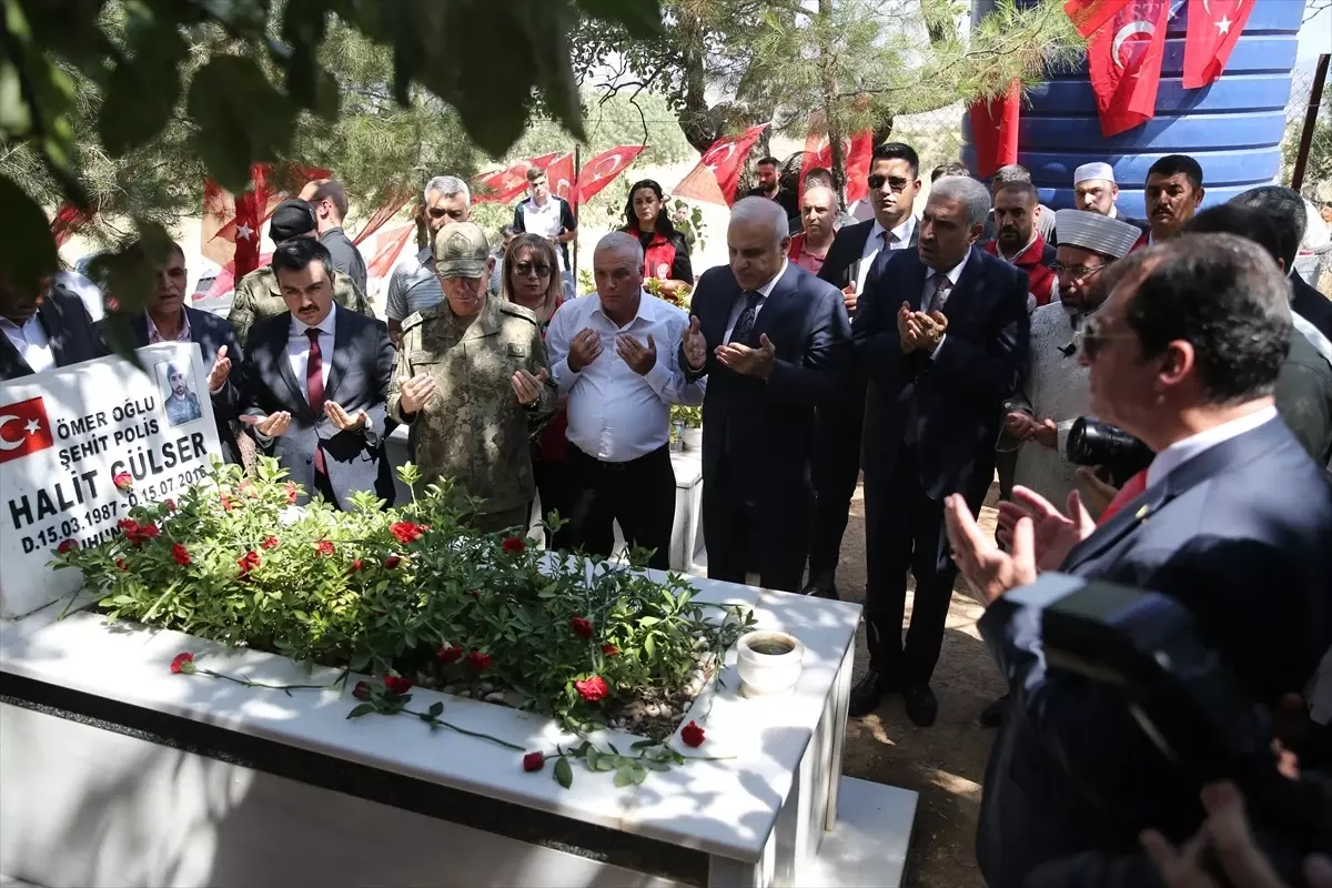 Diyarbakır ve Elazığ'da 15 Temmuz şehitleri kabirleri başında anıldı