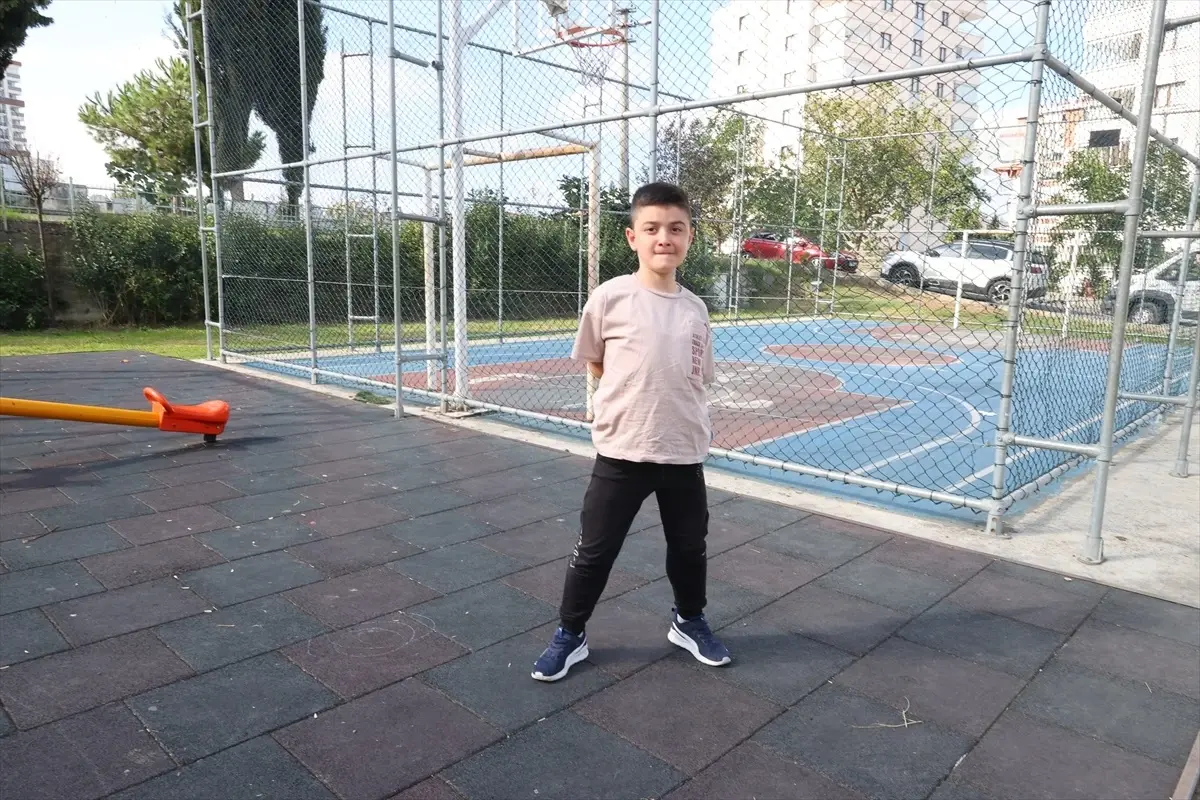 DMD Hastası Yavuz Berkay'ın Futbol Hayali: Trabzonspor'un Golcüsü ile Oynamak İstiyor
