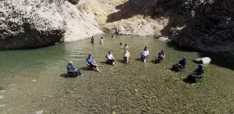 Doğaseverler Kızılağaç Kanyonu'nda Farkındalık İçin Çöp Topladı