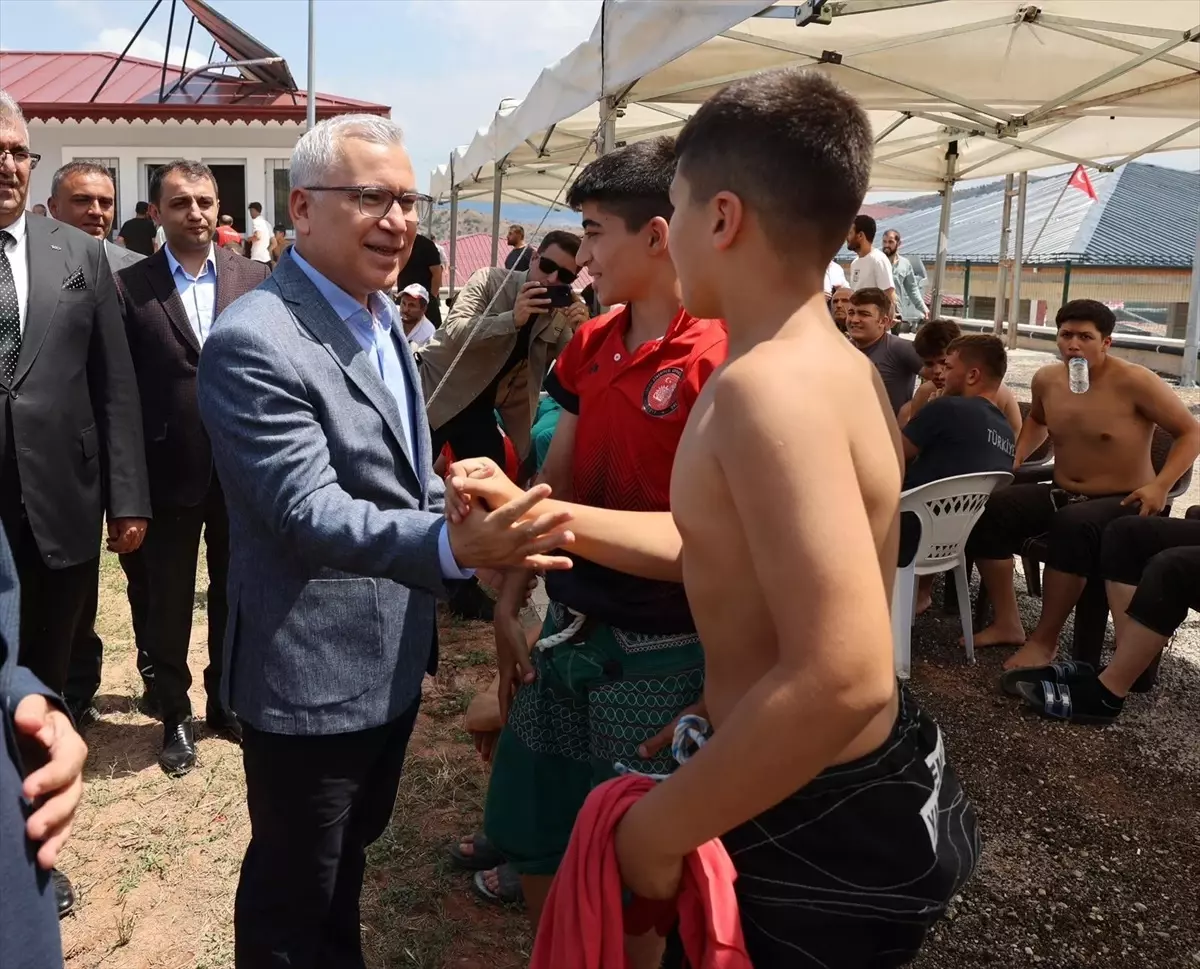 Doğanşar 56. Ahmet Ayık Karakucak Güreşleri Başladı