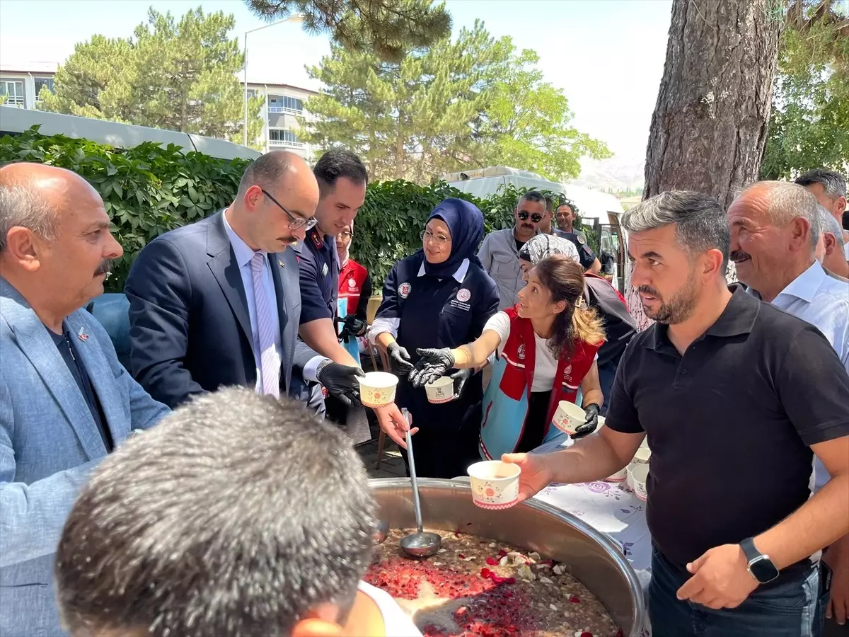 Doğanşehir'de Aşure İkramı