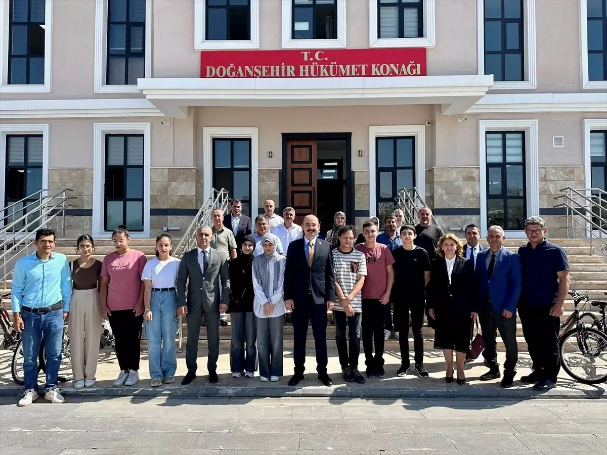Doğanşehir Kaymakamı'ndan LGS Başarısına Teşekkür ve Hediyeler