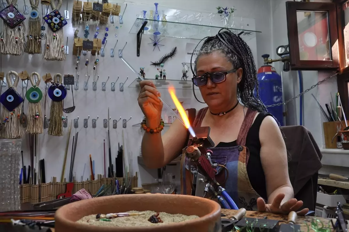 Beyin Kanamasından Cam Sanatına: Yasemin Dikmen'in Başarı Hikayesi