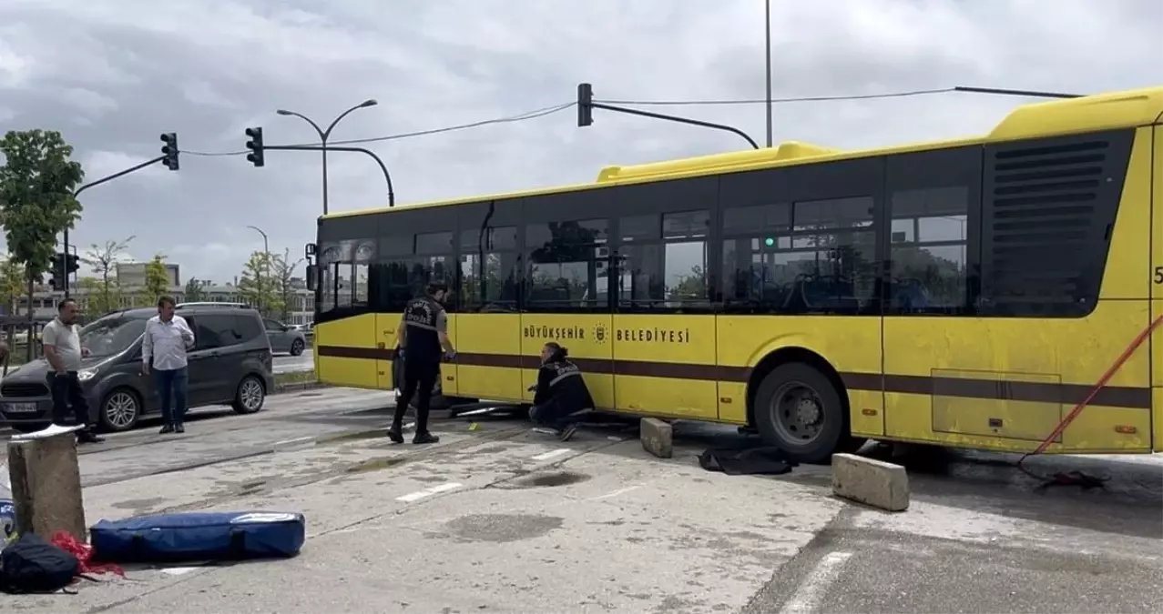 Bursa'da Otobüs Kazası: 18 Yaşındaki Motosikletli Hayatını Kaybetti