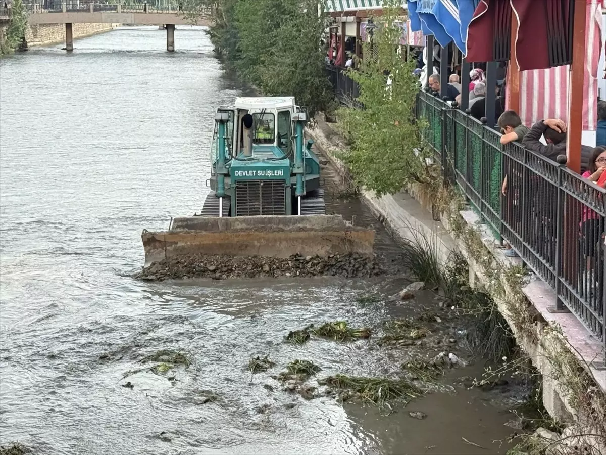 Çoruh Nehri'nde Rüsubat Temizliği Başladı