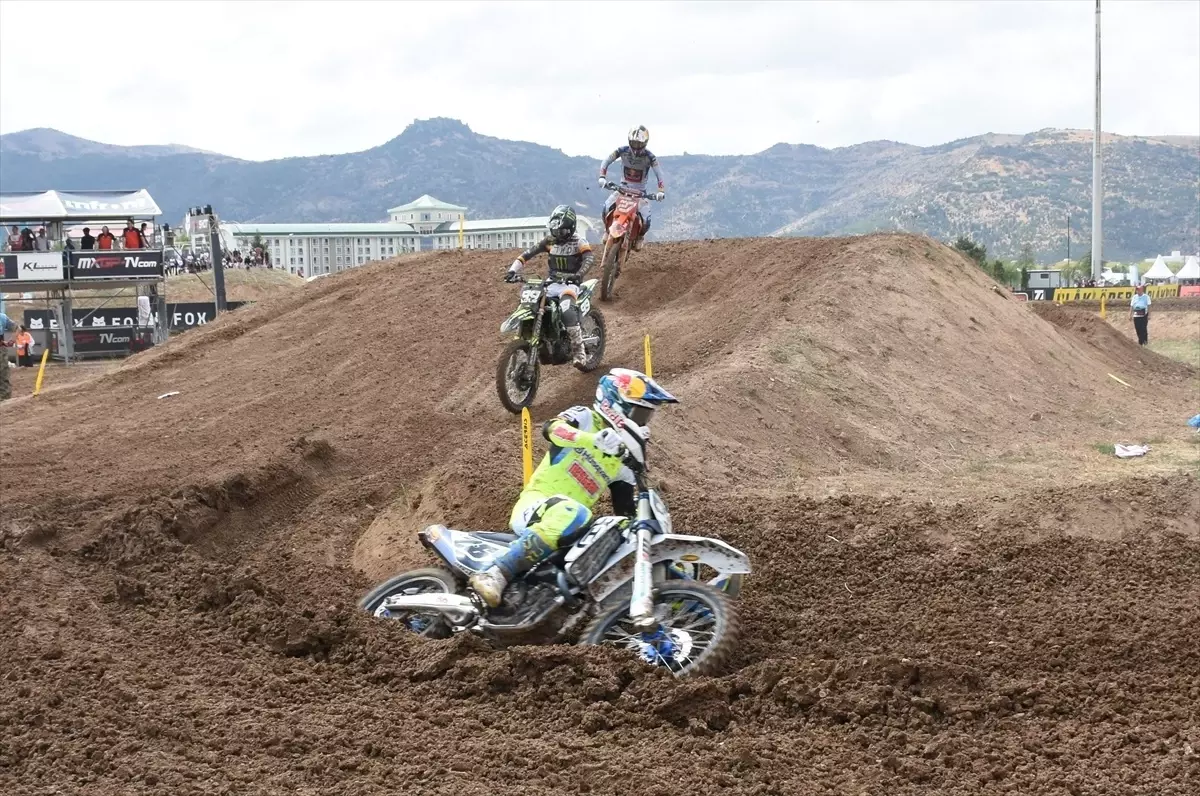 Alman Sporcu Simon Langenfelder, Dünya Gençler Motokros Şampiyonası'nı Kazandı