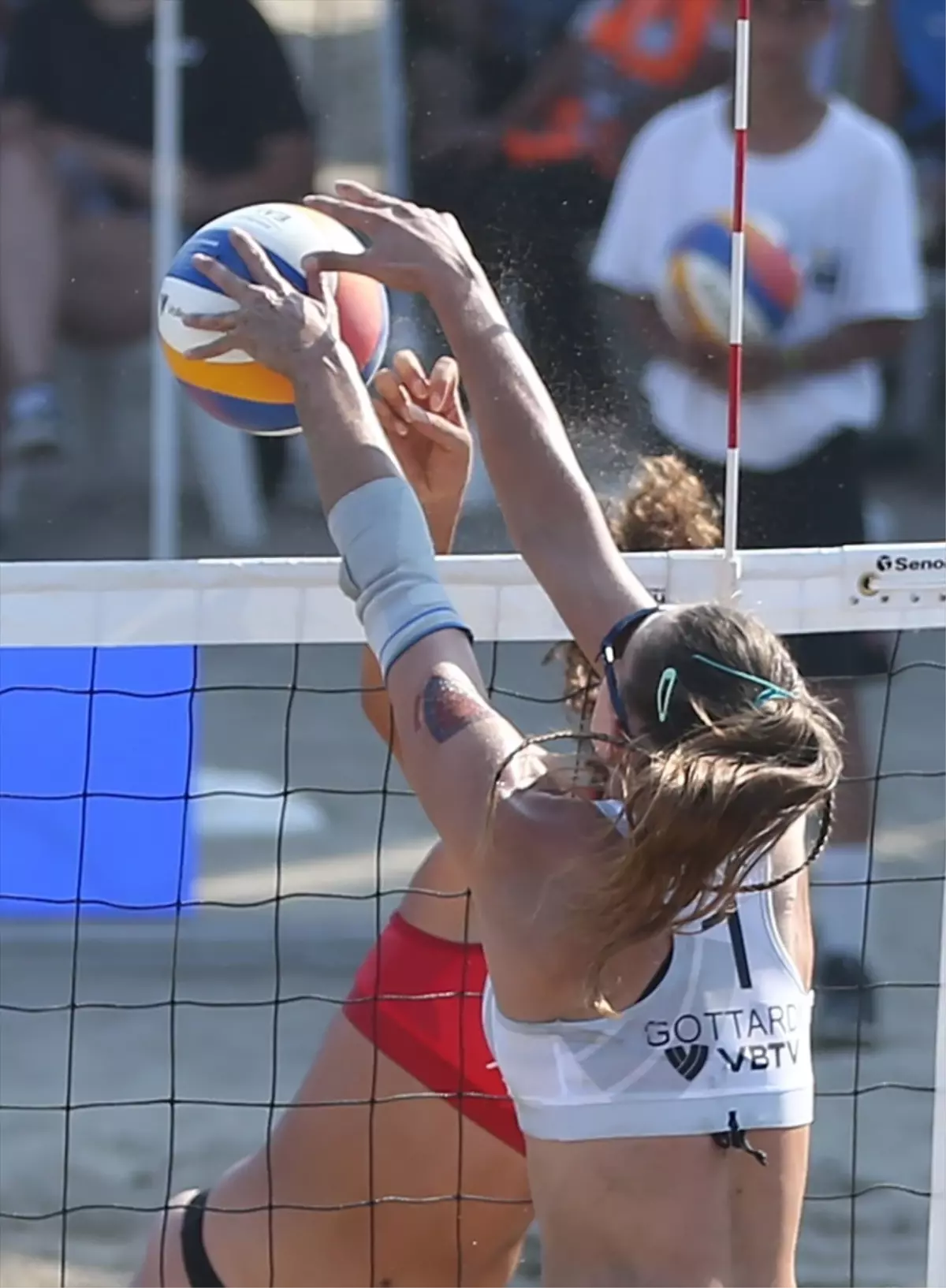 Alanya'da Plaj Voleybolu Şampiyonu İsviçre'den Anouk-Zoe Çifti