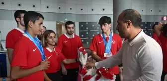 Dünya Şampiyonası'nda 12 madalya kazanan Özel Sporcular Yüzme Milli Takımı, yurda döndü