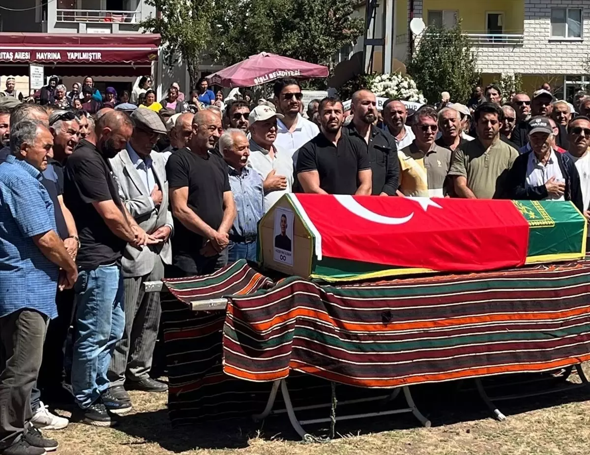 Dünya Şampiyonu Güreşçi Hüseyin İldem Son Yolculuğuna Uğurlandı