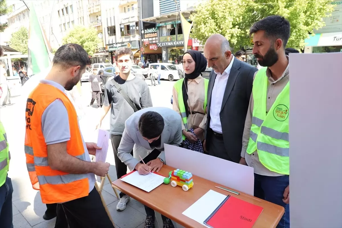 Gazzeli Çocuklar İçin 'Boş Sıralar' Etkinliği Düzenlendi