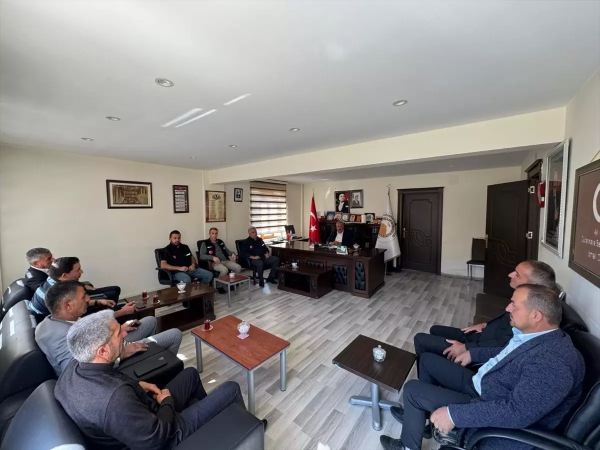Hakkari'de Muhtarlara Afet Bilgilendirme Toplantısı Düzenlendi