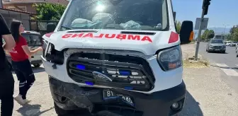 Düzce'de Ambulans ile Otomobil Çarpıştı: 2 Yaralı