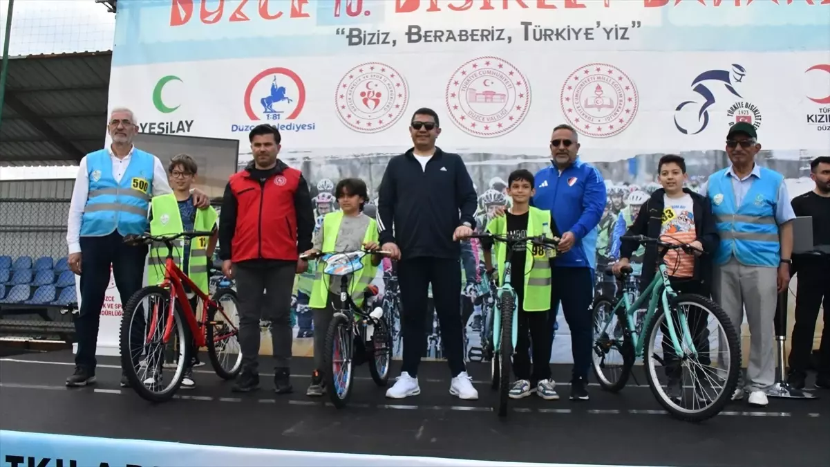 Düzce'de 12. Geleneksel Yeşilay Bisiklet Turu Düzenlendi