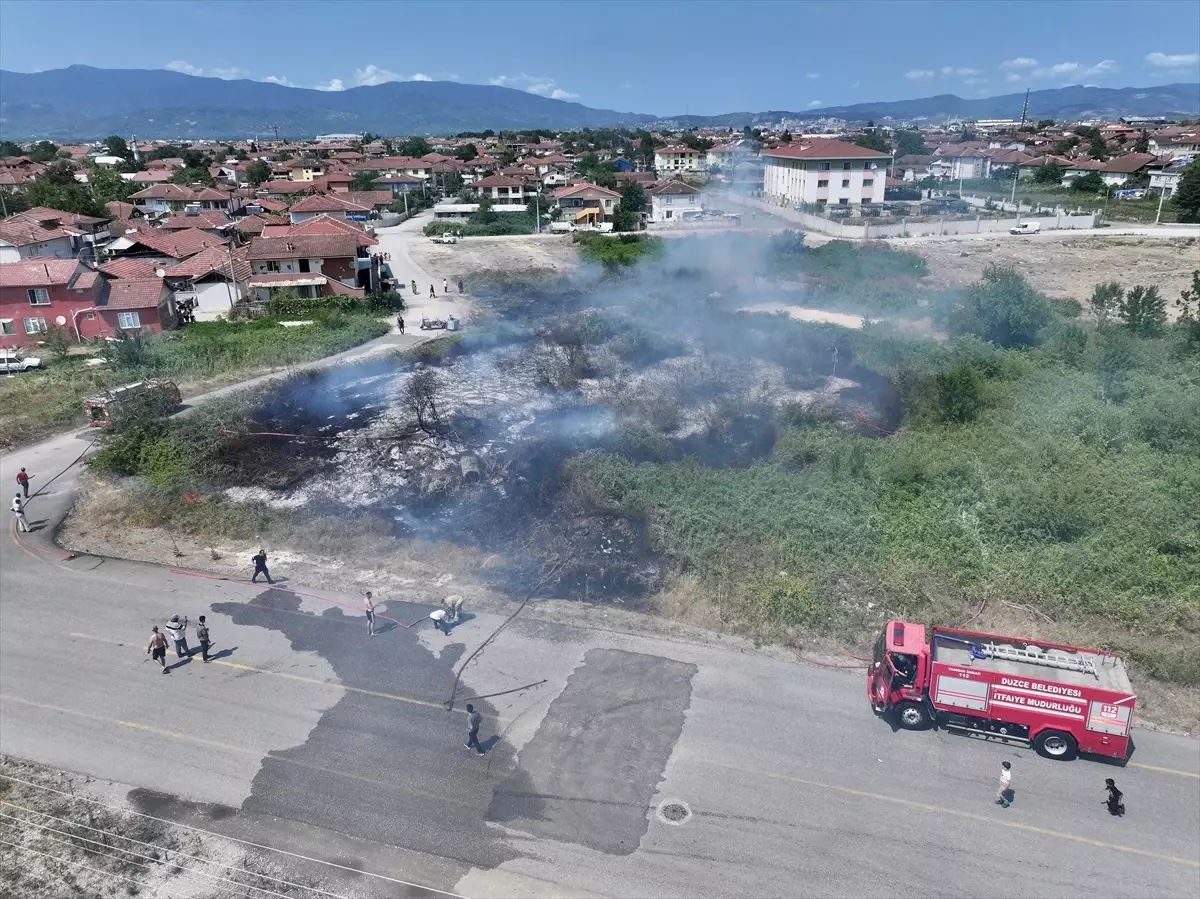 Düzce'de Çalılık Alanda Yangın Söndürüldü