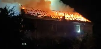 Düzce'de Evde Yangın: Çatı Katı Kullanılamaz Hale Geldi
