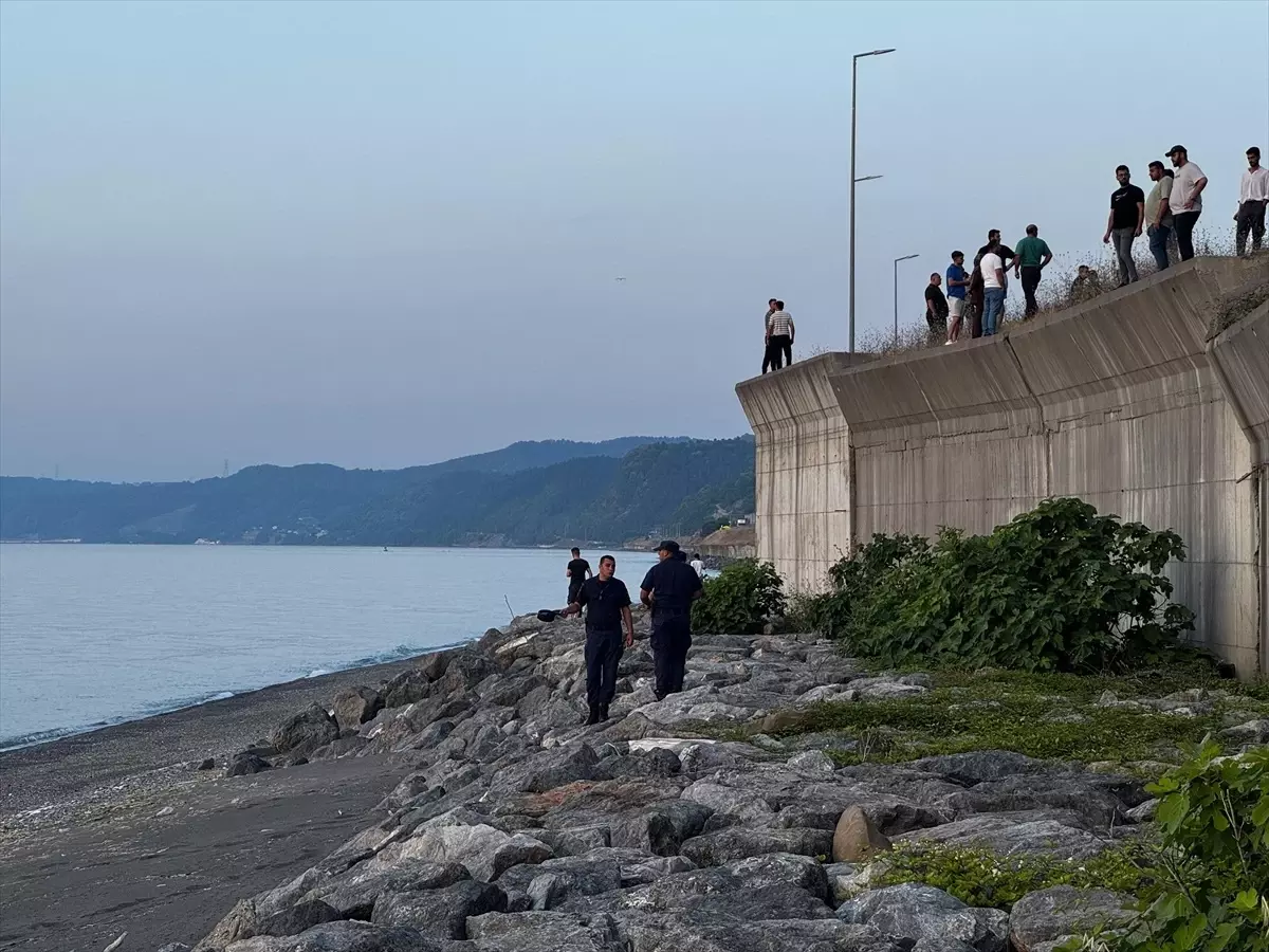 Akçakoca'da Denizde Boğulma Faciası: Genç Sağlıkçı Hayatını Kaybetti