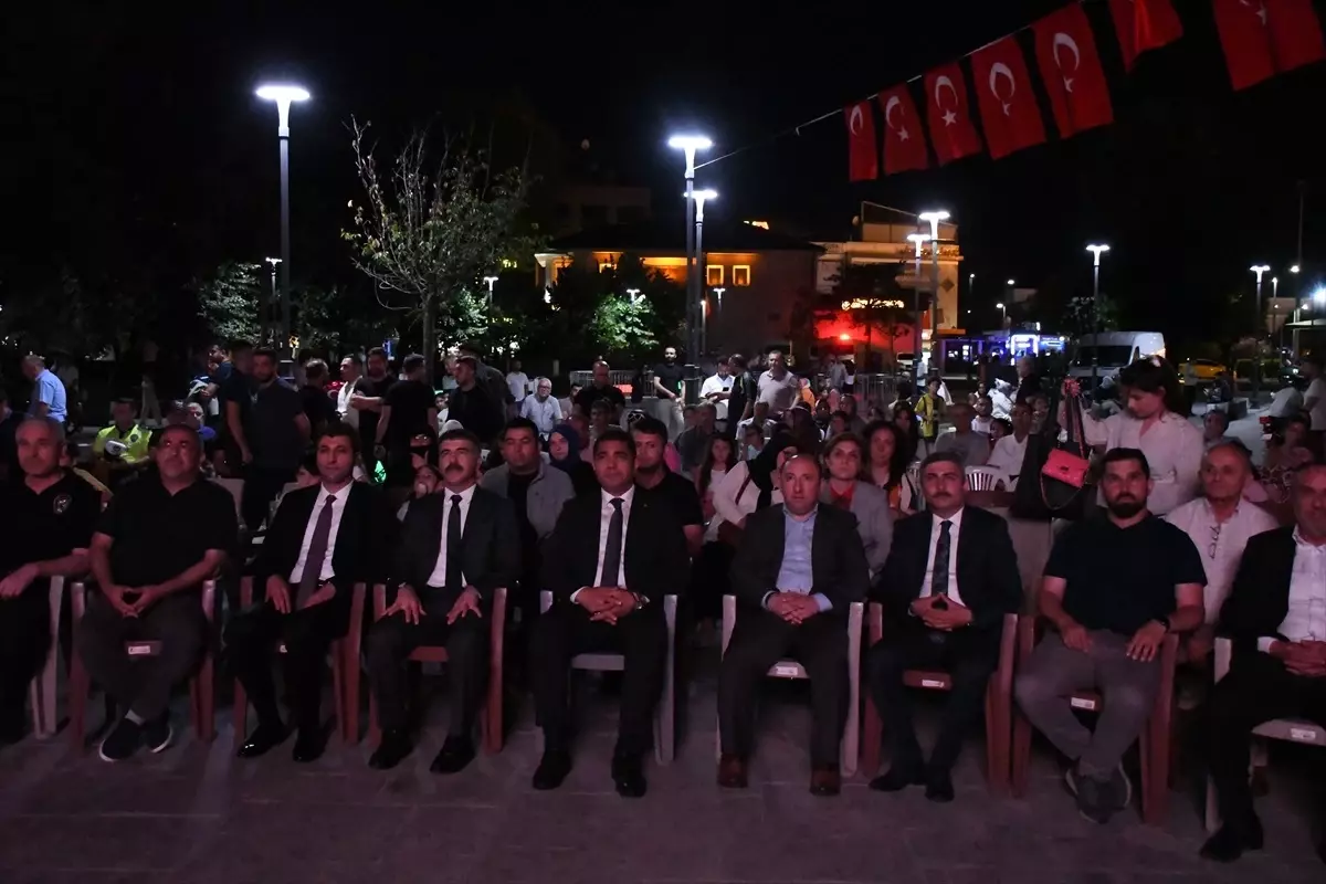 Düzce'de 15 Temmuz Etkinlikleri Kapsamında Film Gösterimi Yapıldı