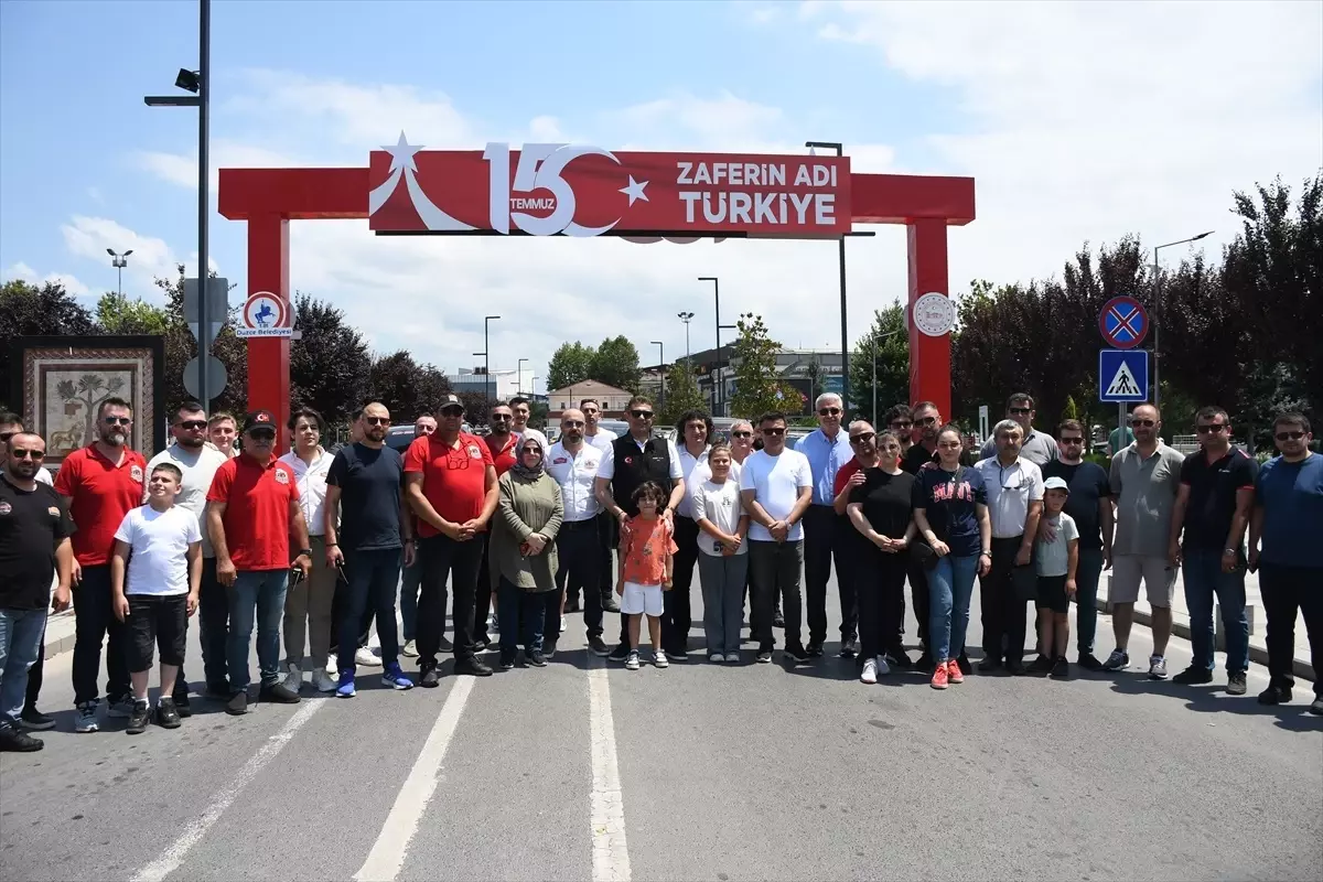 Düzce'de off-road tutkunları '15 Temmuz Demokrasi ve Milli Birlik Günü' turu düzenledi