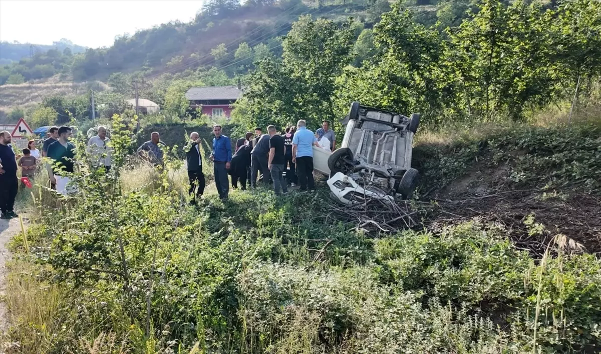 Düzce'de Otomobilin Devrildiği Kaza Güvenlik Kamerasında