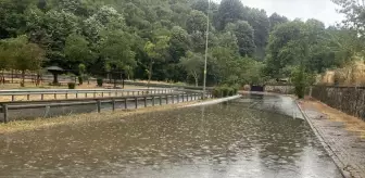 Düzce'de Sağanak Yağış Trafiği Olumsuz Etkiledi