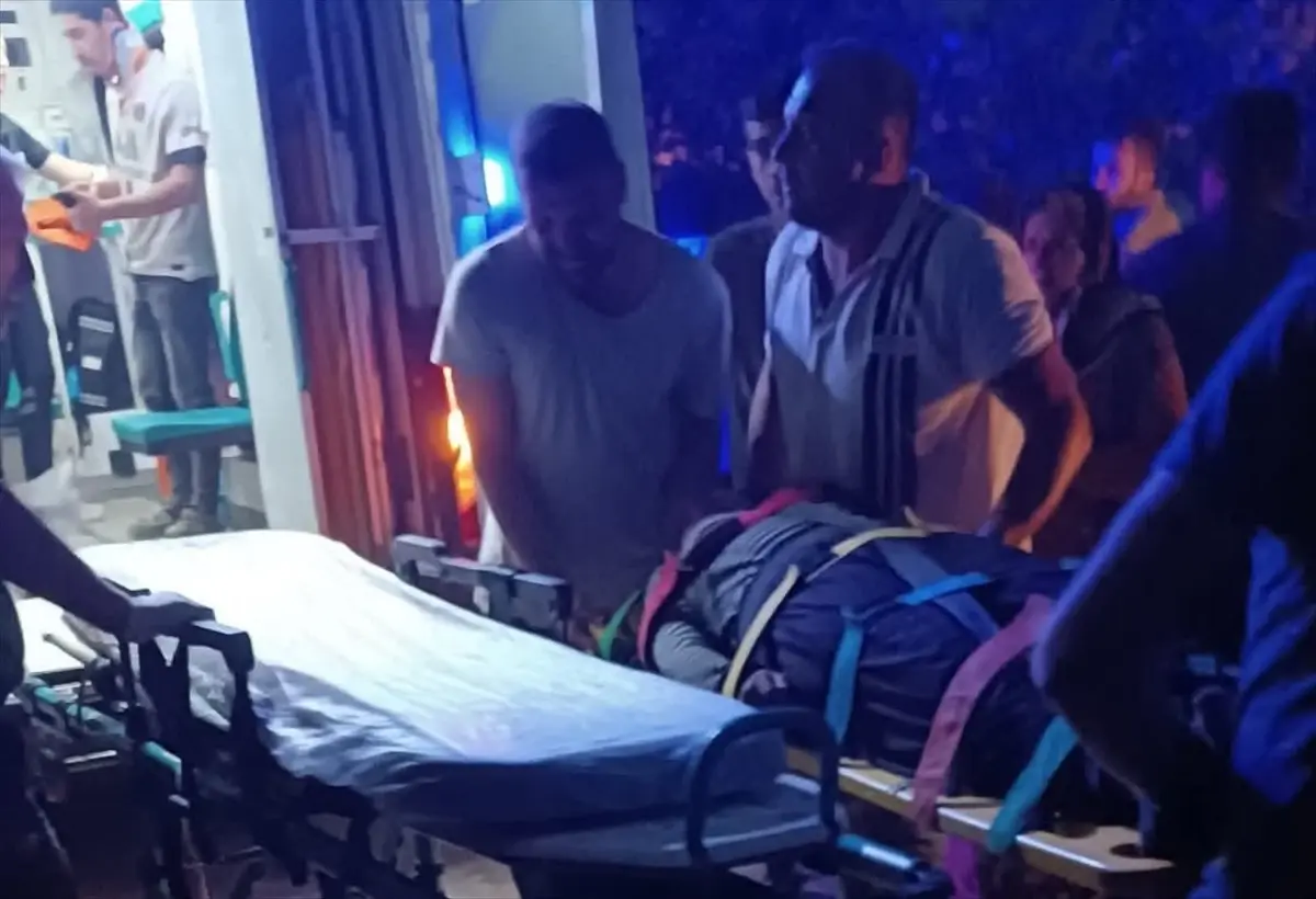 Düzce'de Fındık İşçilerini Taşıyan Araç Devrildi: 10 Yaralı