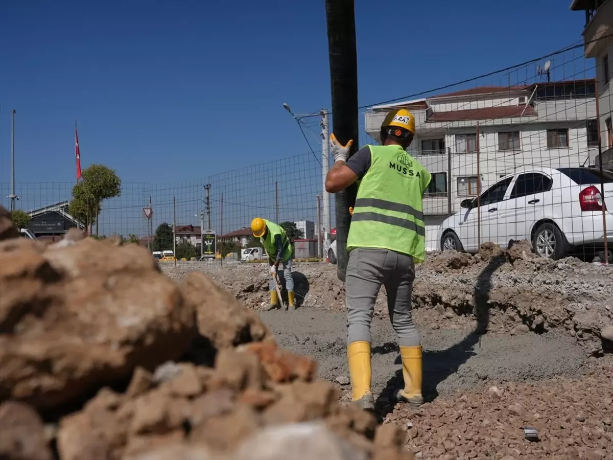 Düzce'de Tuhafiyeciler Pazaryeri Projesi'nin İnşaatı Sürüyor