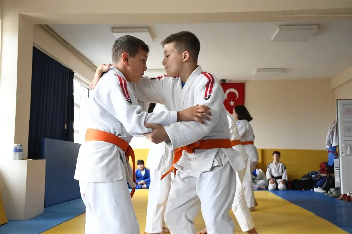 Çilimli'de Spor Kulübü Başarılarıyla Öne Çıkıyor