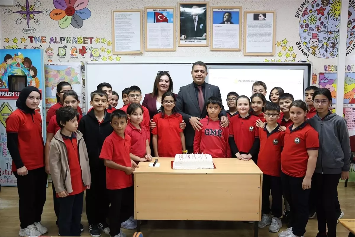 Vali Selçuk Aslan, Sınıf Başkanı Alper Cinel'i Ziyaret Etti
