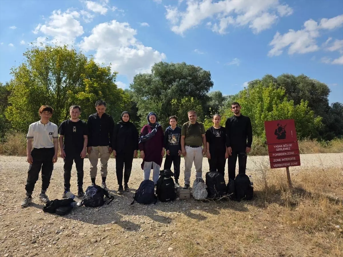 Edirne'de Yasa Dışı Yoldan Giriş Yapan 20 Düzensiz Göçmen Yakalandı