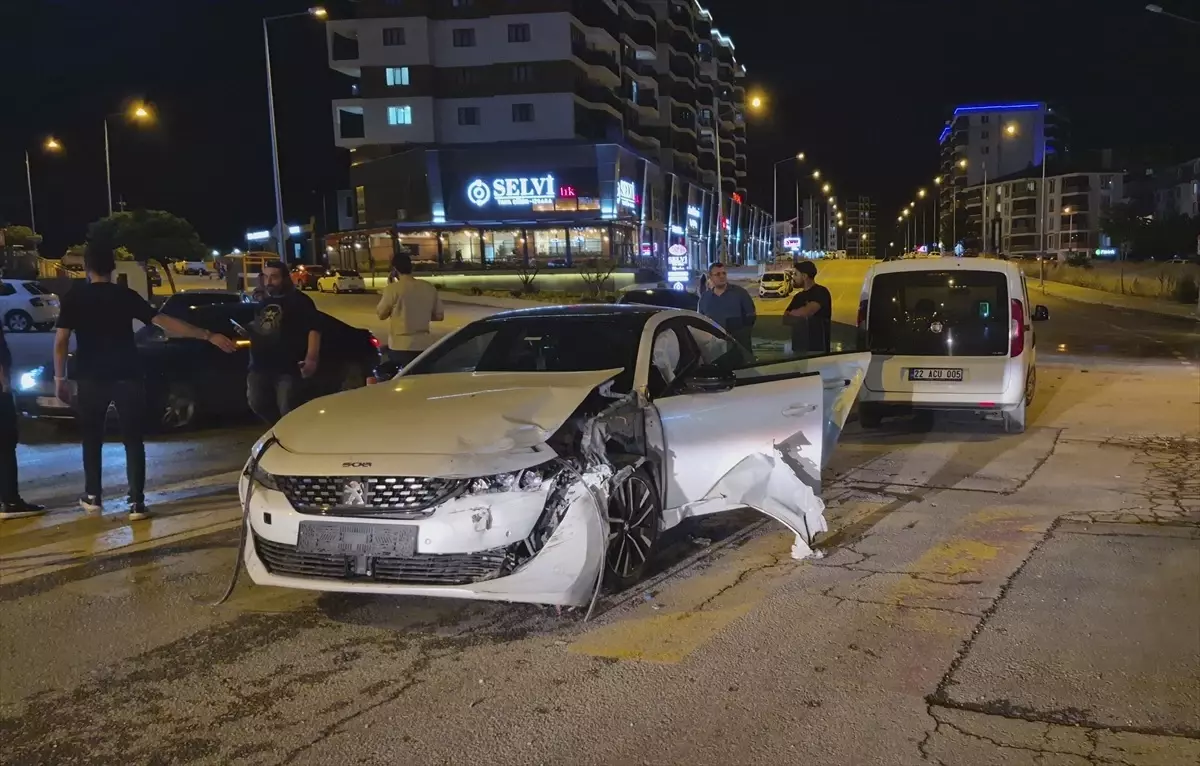 Edirne'de Zincirleme Trafik Kazası: 1 Yaralı