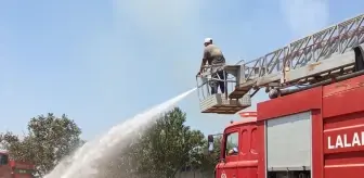 Edirne'de Anız Yangını 3 Metruk Eve Sıçradı