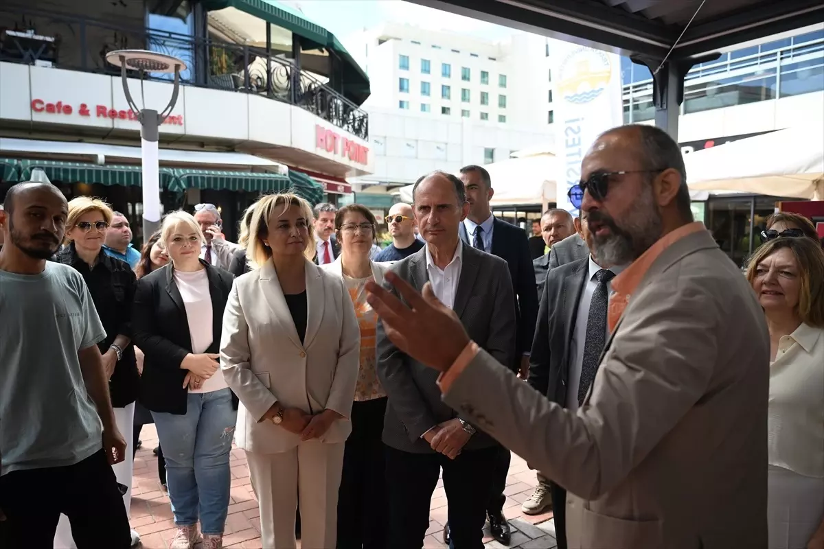 Edirne'de Atık Malzemelerle Hazırlanan Sergi Açıldı