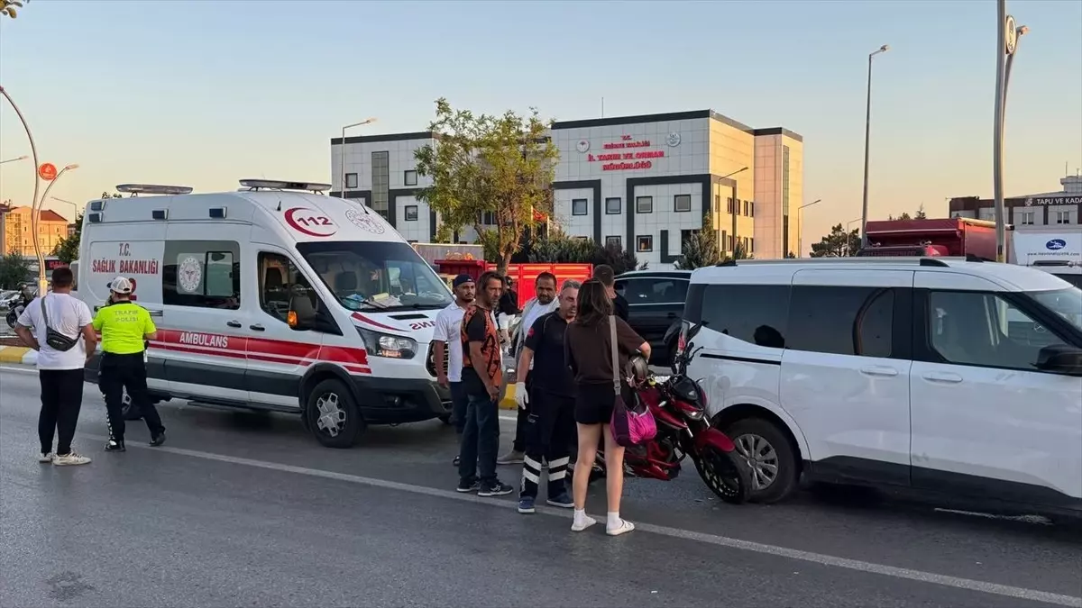Edirne'de Motosiklet Kazası: Sürücü Yaralandı