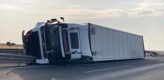 Edirne'de Devrilen Tırın Sürücüsü Yaralandı
