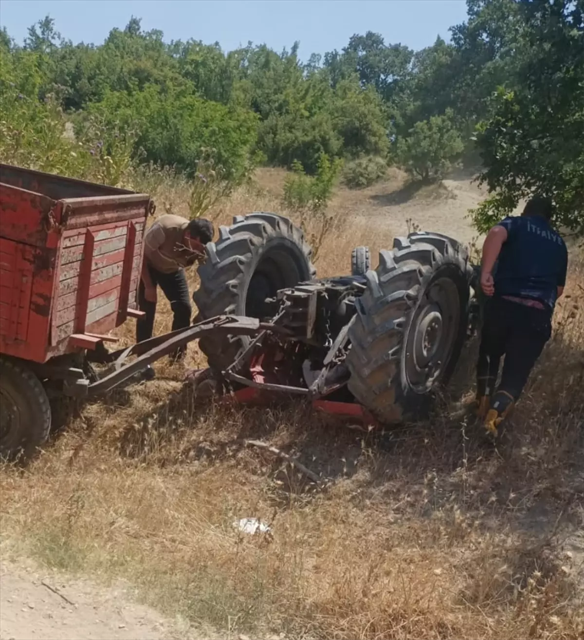 Traktör Devrildi, Sürücü Hayatını Kaybetti