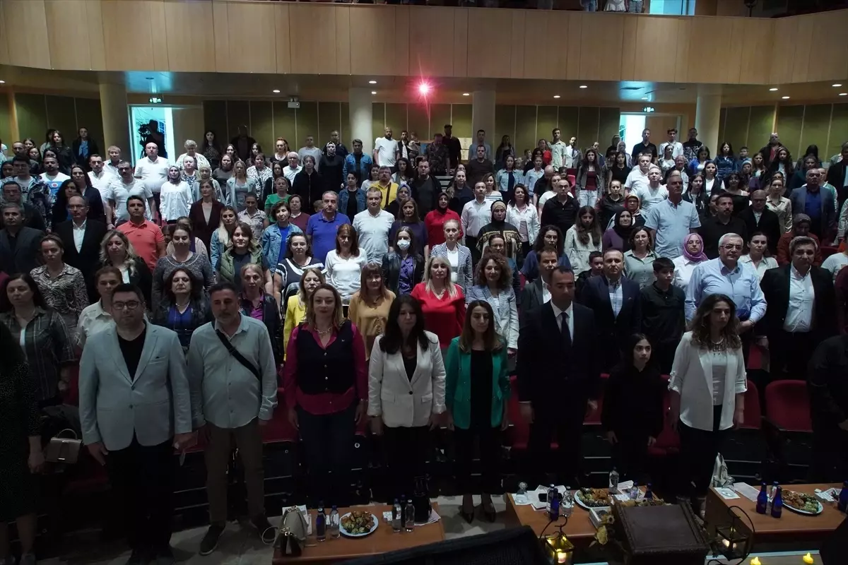 Edirne'de Öğrencilerden Şiir Dinletisi: 'Dizelerin Sesi'