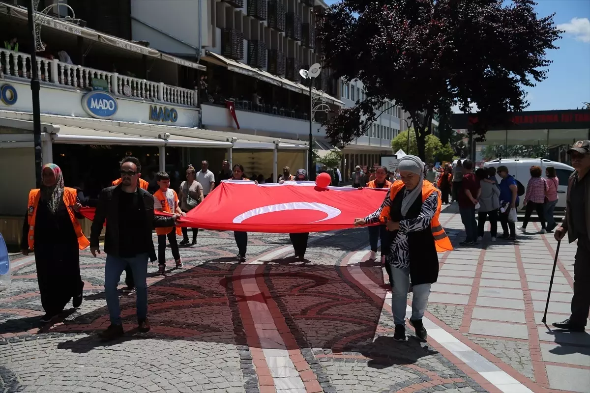 Edirne'de Lösemili Çocuklar Haftası Farkındalık Yürüyüşü Düzenlendi