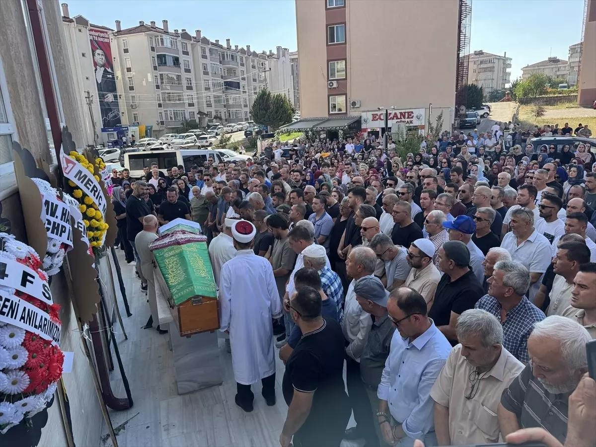 Edirne'de Anne ve Oğulun Cenazesi Toprağa Verildi