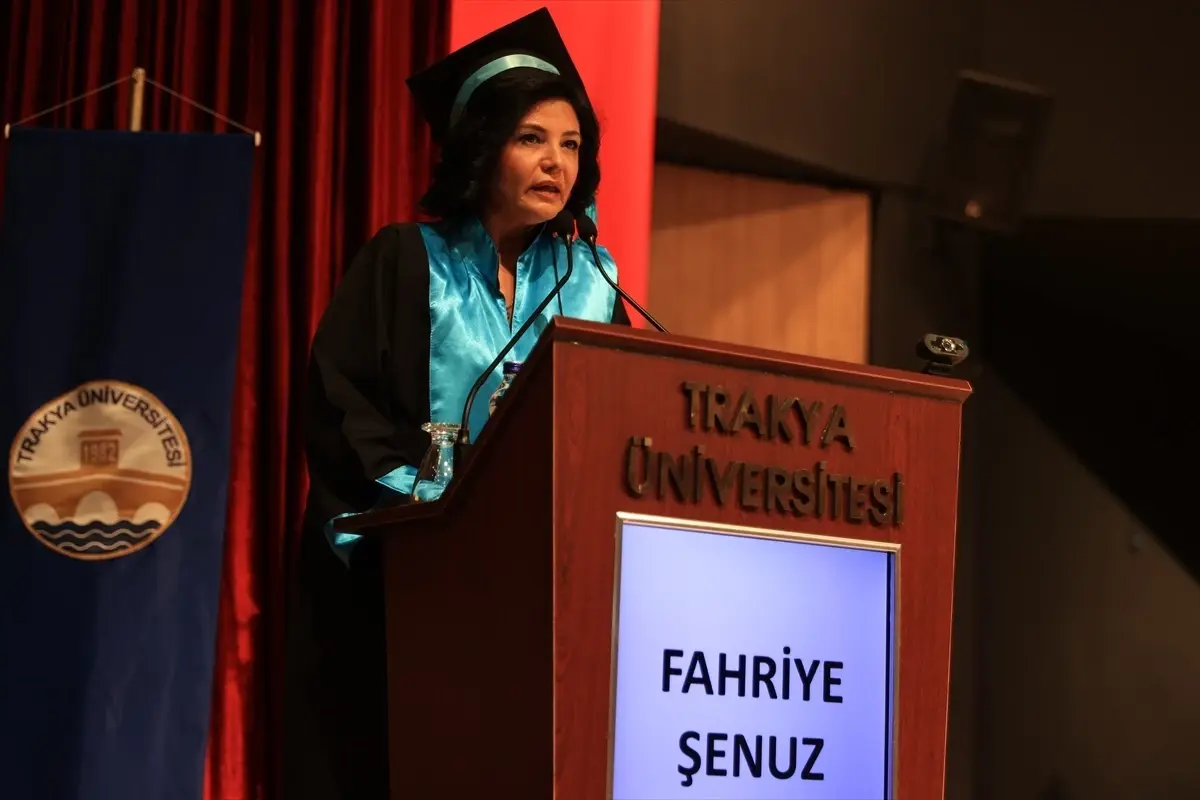 İkinci Üniversiteyi Birincilikle Tamamlayan 46 Yaşındaki Kadın, Eğitimde Yaş Sınırlaması Olmadığını Vurguladı