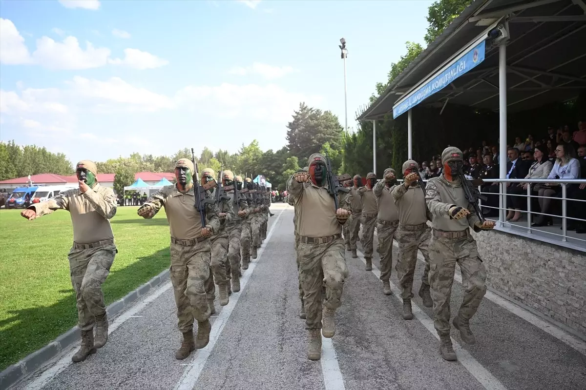 Edirne'de jandarmanın dedektör köpeği son görevini icra ederek emekli oldu