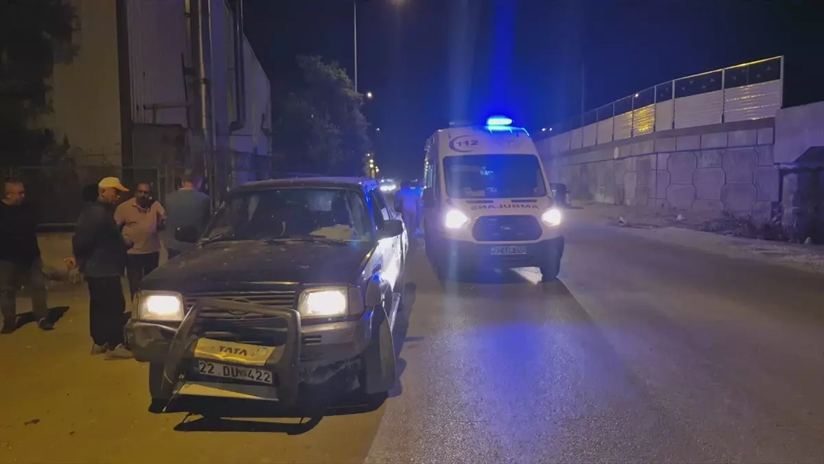 Edirne'de Motosiklet Kamyonetle Çarpıştı: Bir Yaralı