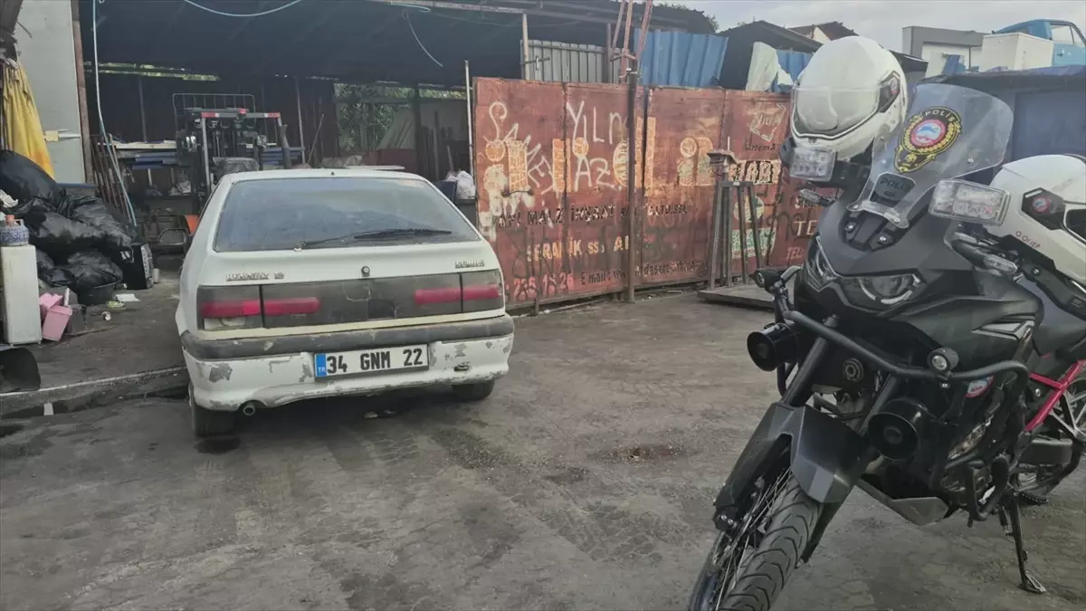Edirne'de Motosiklete Çarpan Otomobil Kaçtı