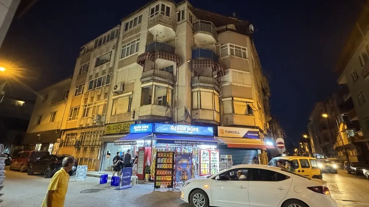 Edirne'de Hasar Tespit Edilen Apartman Boşaltıldı