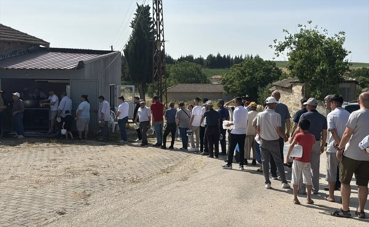 Yağcılı Köyü'nde Geleneksel Kurban Eti Dağıtımı
