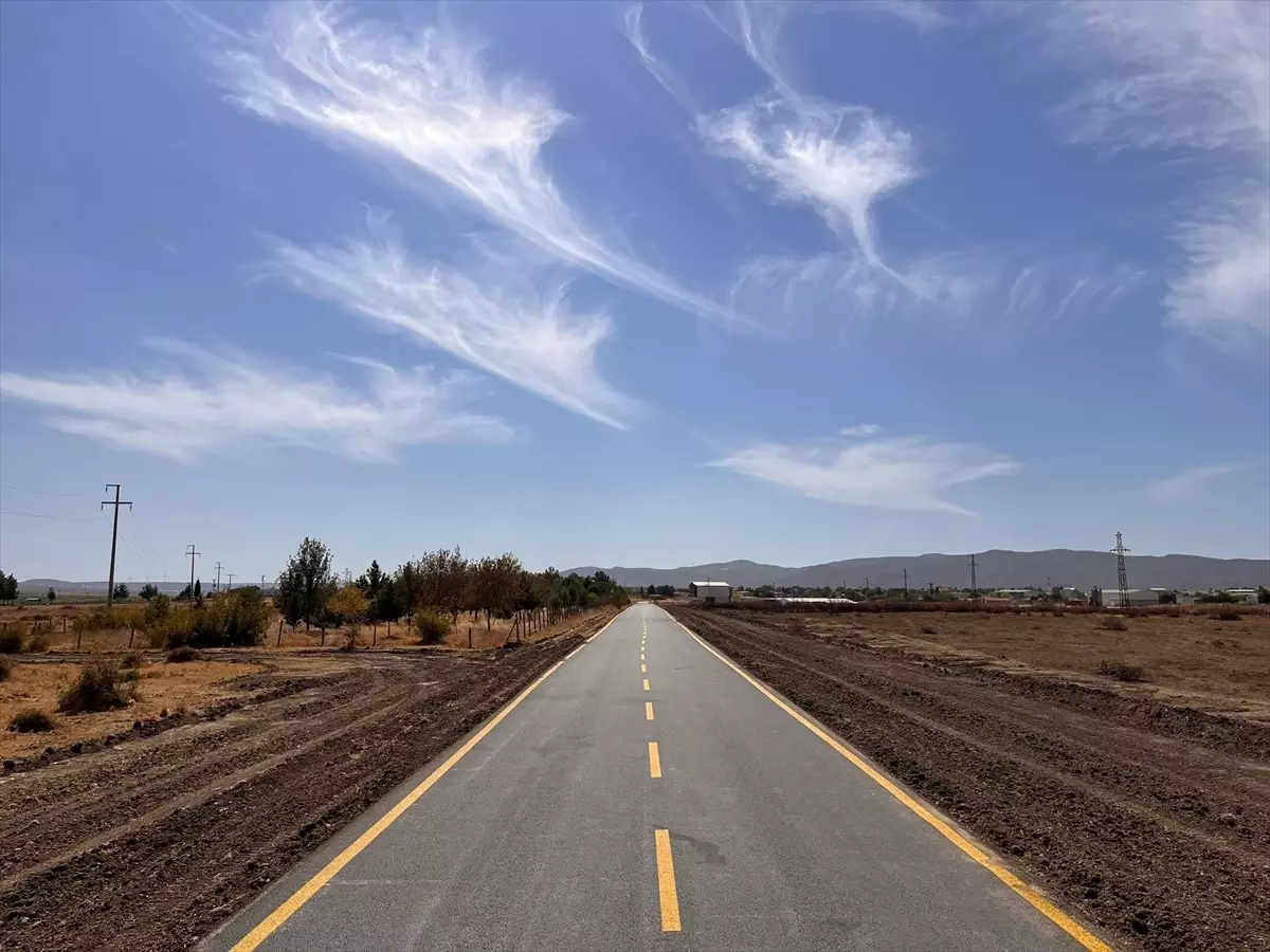 Edirne'de Köy Yollarında Sıcak Asfalt Çalışmaları Devam Ediyor
