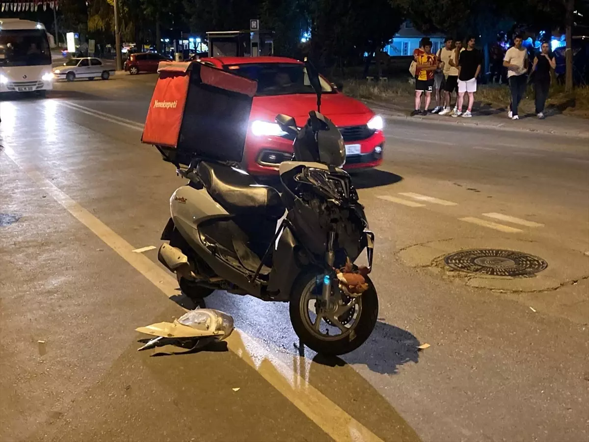 Edirne'de Motosiklet ve Hafif Ticari Araç Çarpıştı