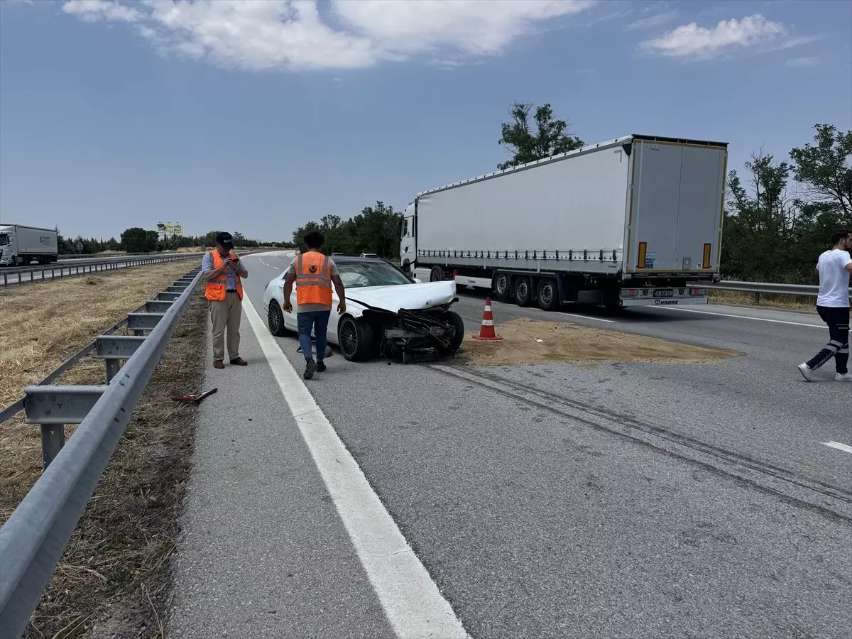 Edirne'de Otomobil ve SUV Çarpıştı: 2 Yaralı