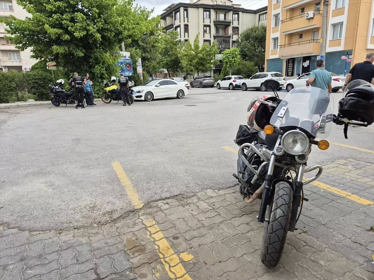 Edirne'de Motosiklet ve Otomobil Çarpıştı: 2 Yaralı
